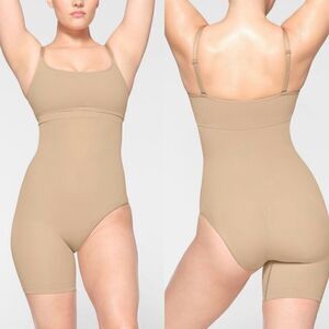 Skims NEW Seamless Sculpt SOLUTION SHORT LEFT LEG EXPOSED in Clay Size Small
